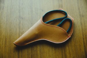 ハンドメイドオリジナル剪定木鋏革ケースステッチ入り