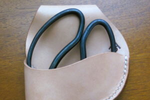 ハンドメイドオリジナル木鋏革ケース